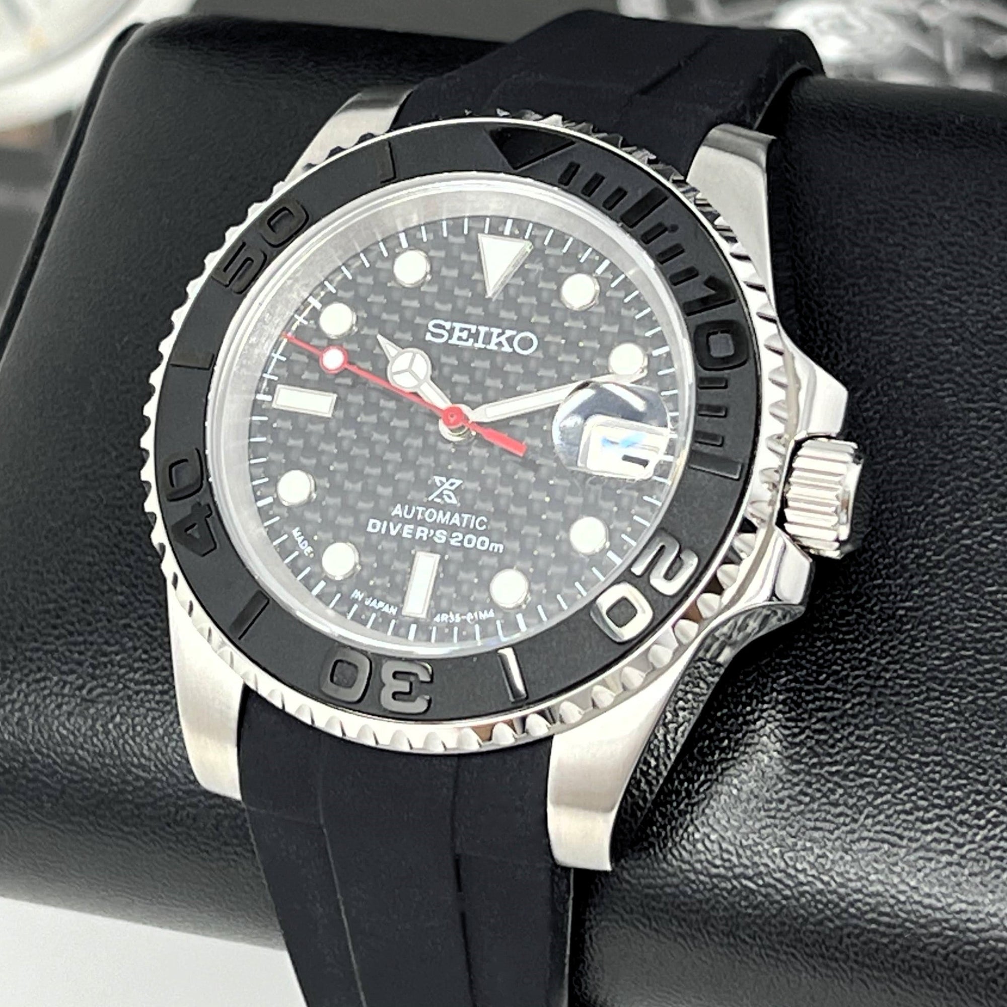 Custom Carbon Fiber Yacht with Red Second Hand | Modern Stainless Steel Sport Watch |