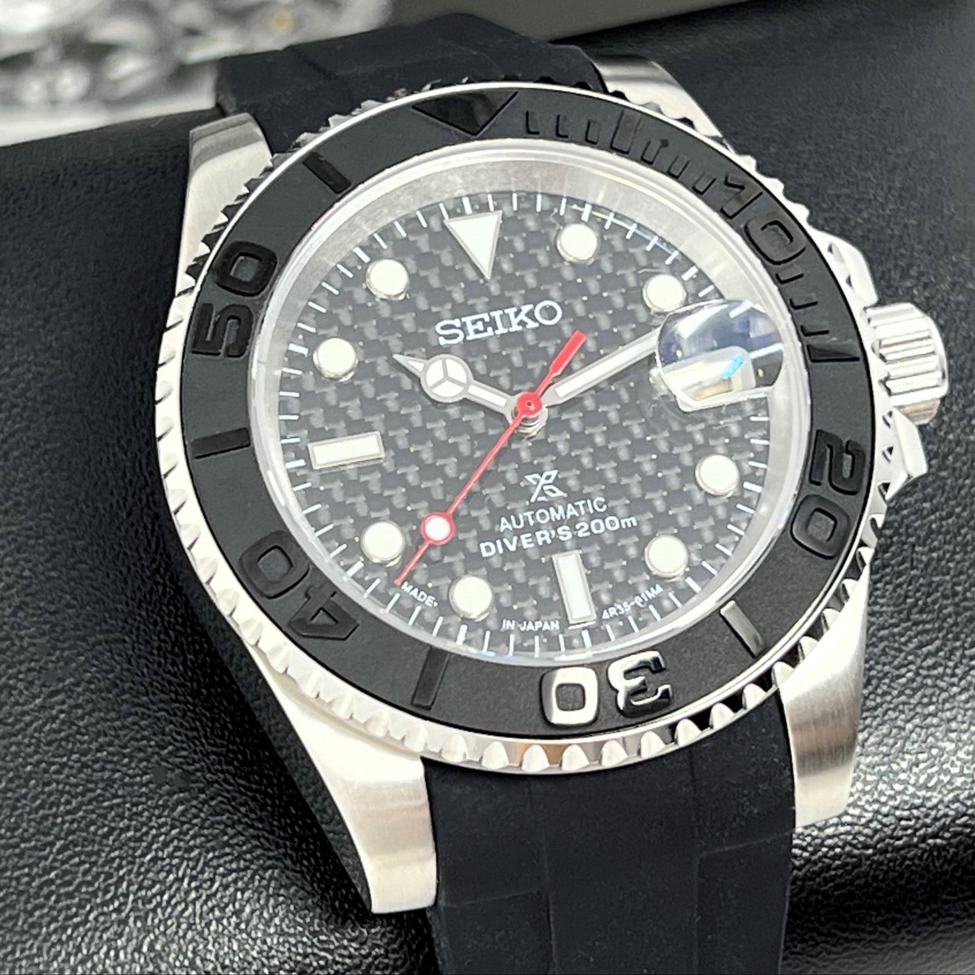 Custom Carbon Fiber Yacht with Red Second Hand | Modern Stainless Steel Sport Watch |