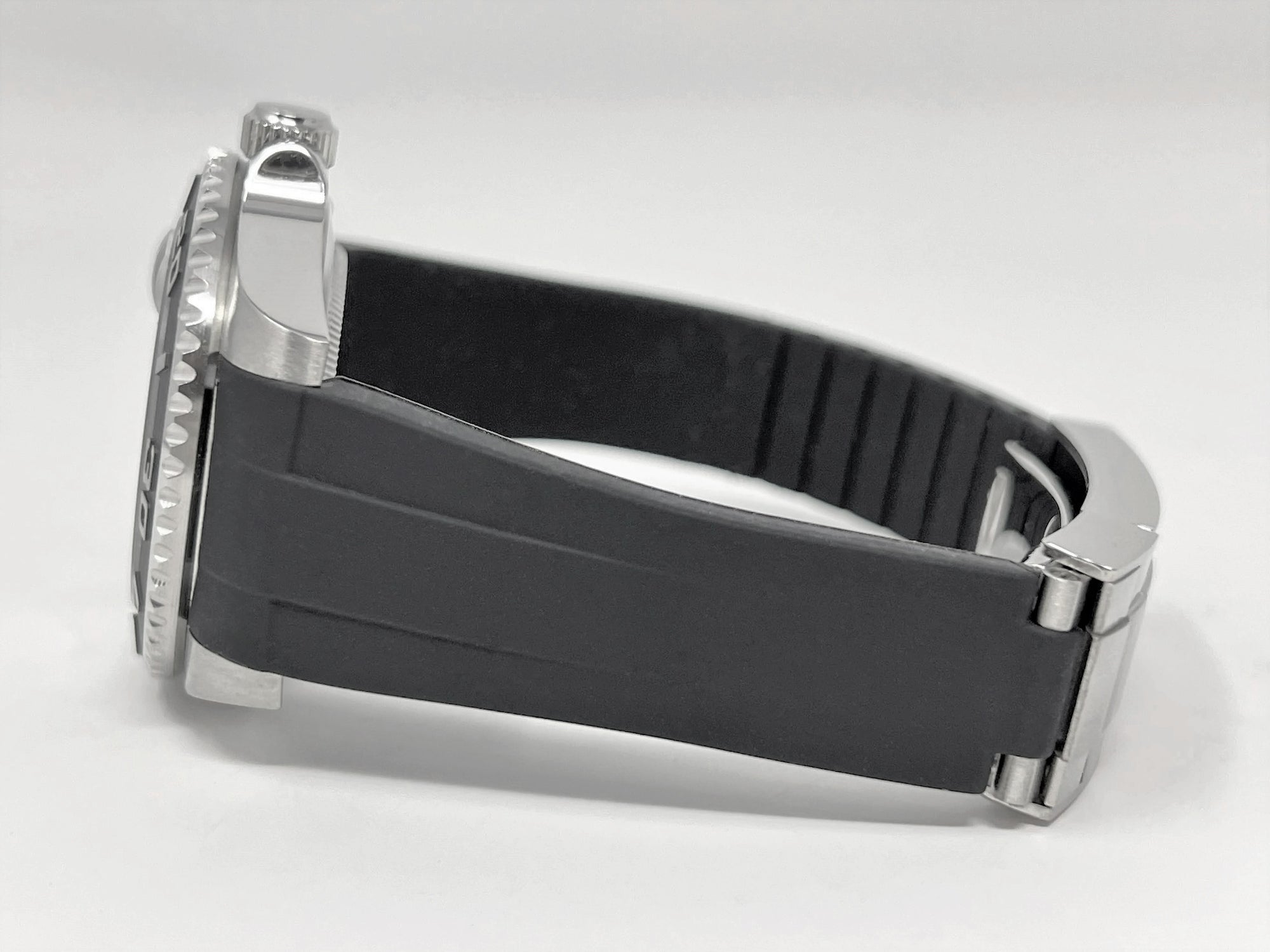 Custom Carbon Fiber Yacht with Red Second Hand | Modern Stainless Steel Sport Watch |