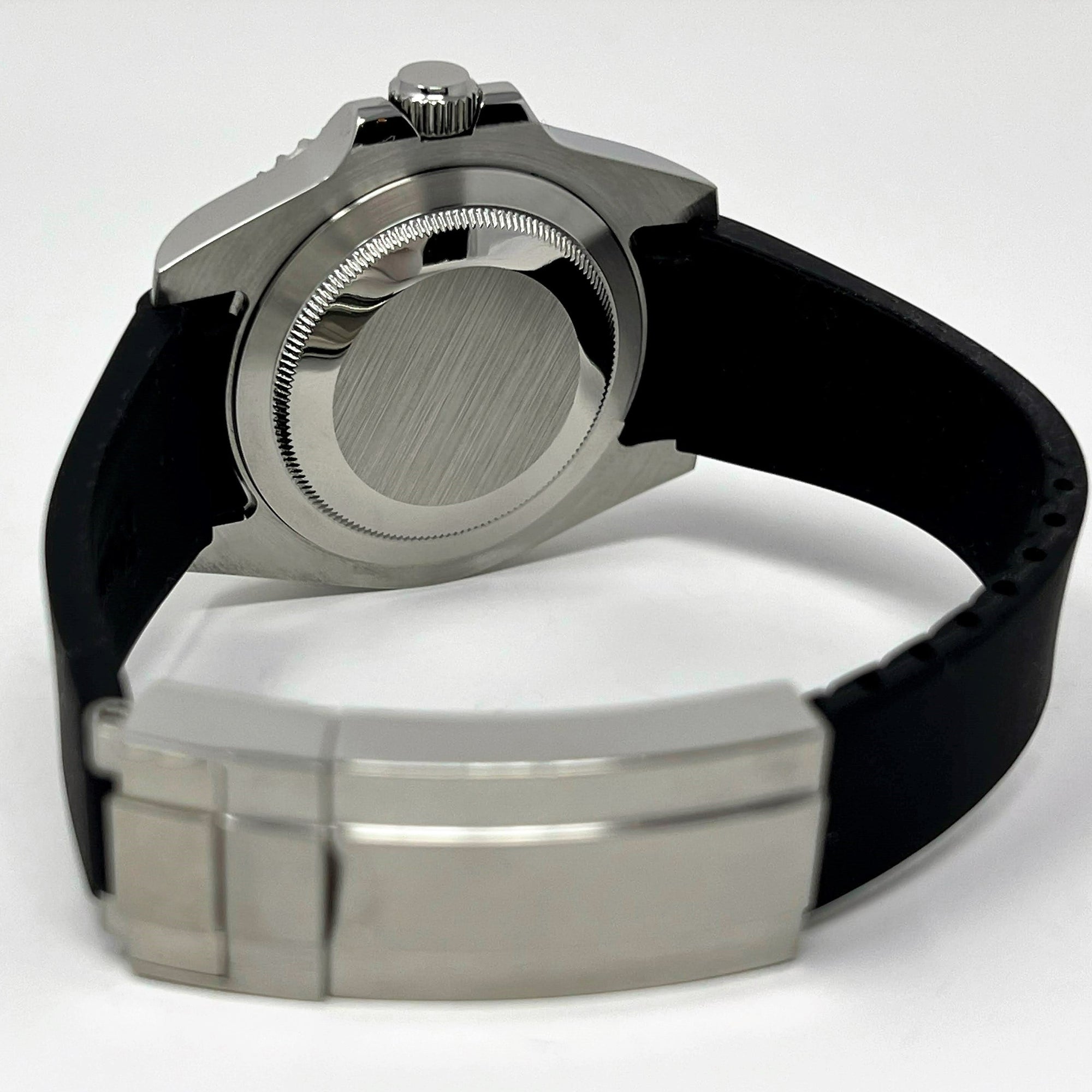 Custom Carbon Fiber Yacht with Red Second Hand | Modern Stainless Steel Sport Watch |