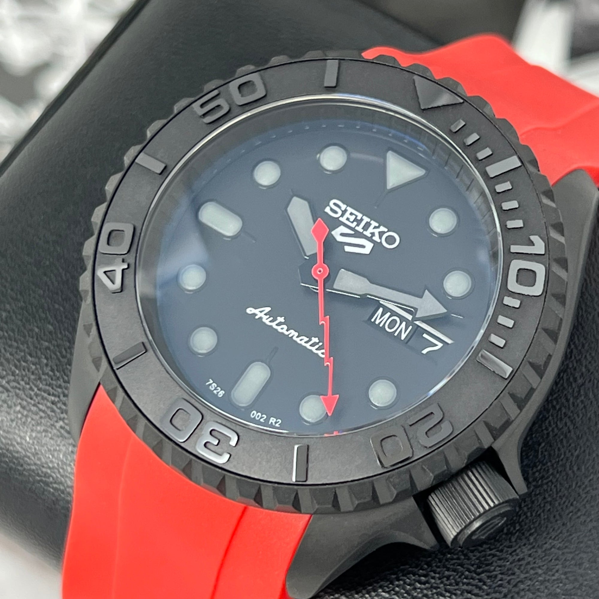 Custom Stealth Blackout Yacht | SKX007 | Men's Watch | Dive Watch | Red Rubber | Mod | 100M | Custom Mod | Watch Mod | Diver