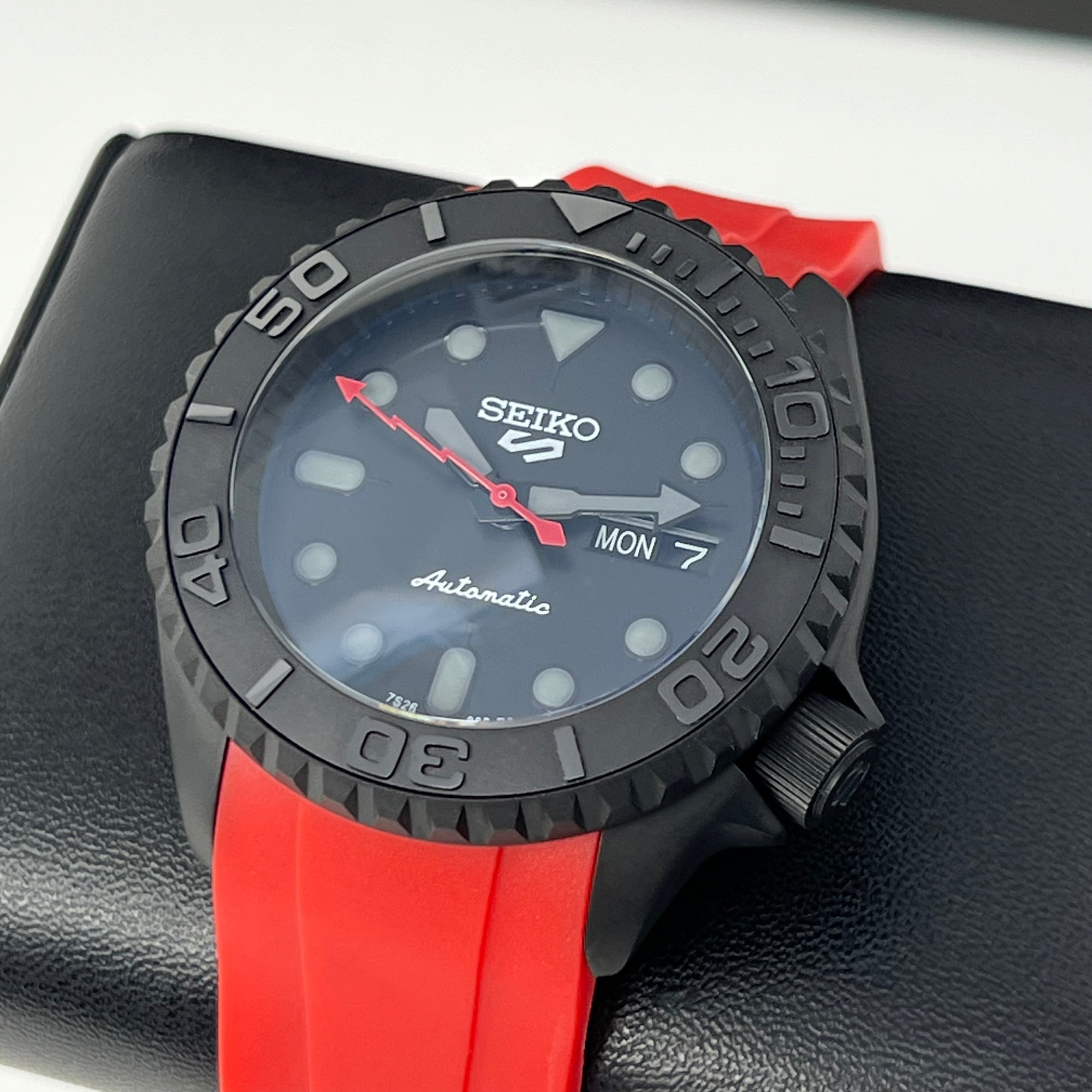 Custom Stealth Blackout Yacht | SKX007 | Men's Watch | Dive Watch | Red Rubber | Mod | 100M | Custom Mod | Watch Mod | Diver