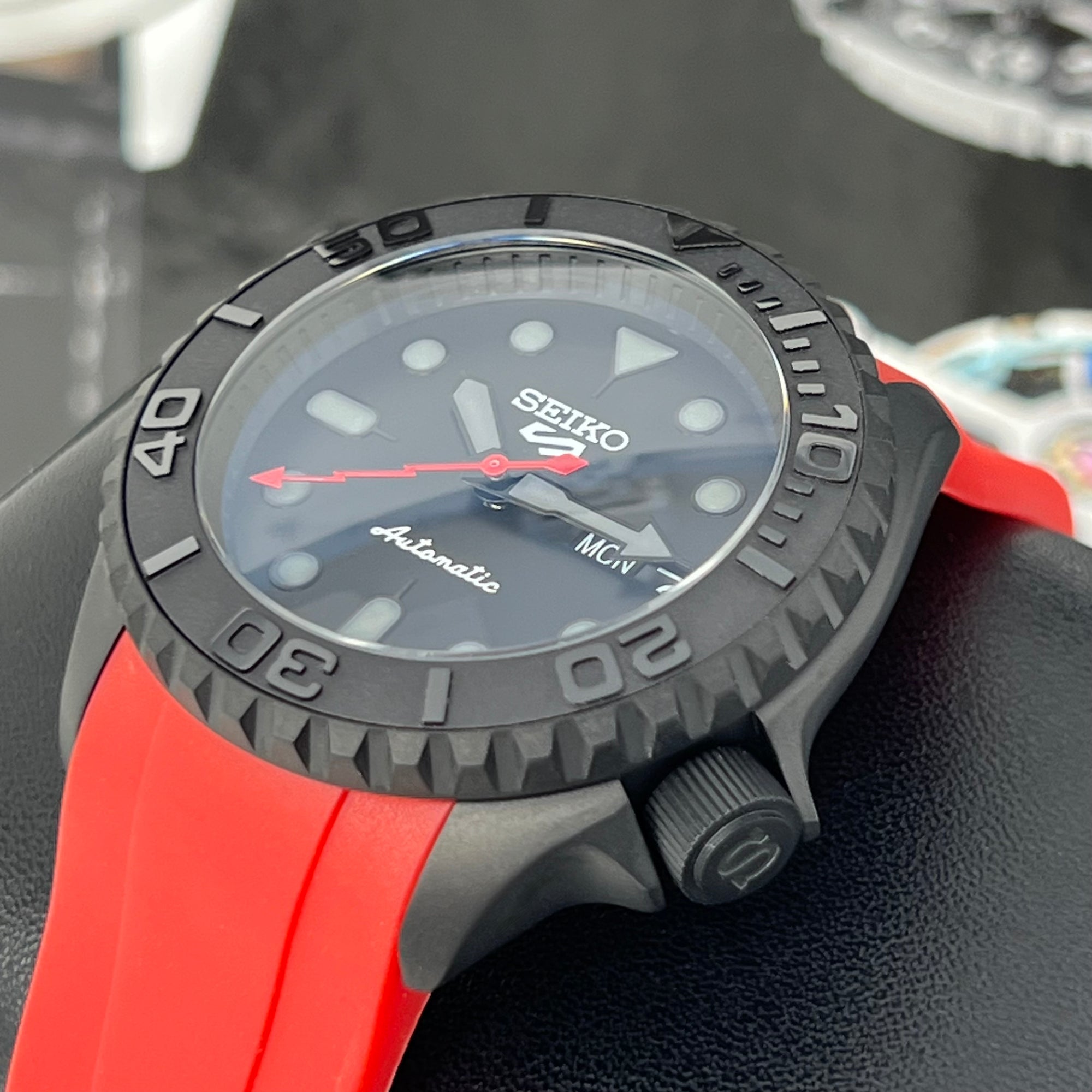 Custom Stealth Blackout Yacht | SKX007 | Men's Watch | Dive Watch | Red Rubber | Mod | 100M | Custom Mod | Watch Mod | Diver