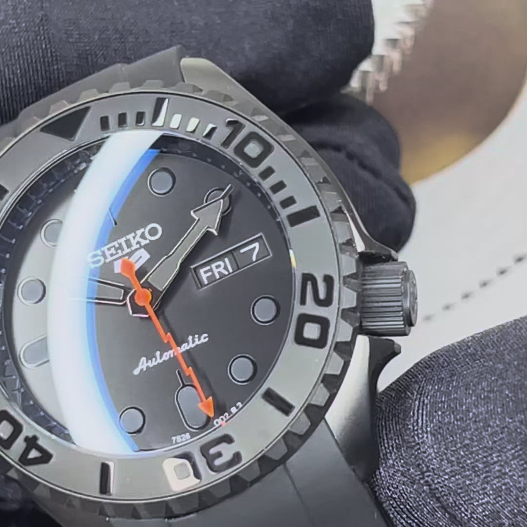 SEIKO　カスタム　MOD WATCH NH36 ダークグレー grey  日差±1秒程 Custom Stealth Blackout Yacht Watch | NH36 Rubber Dive Watch