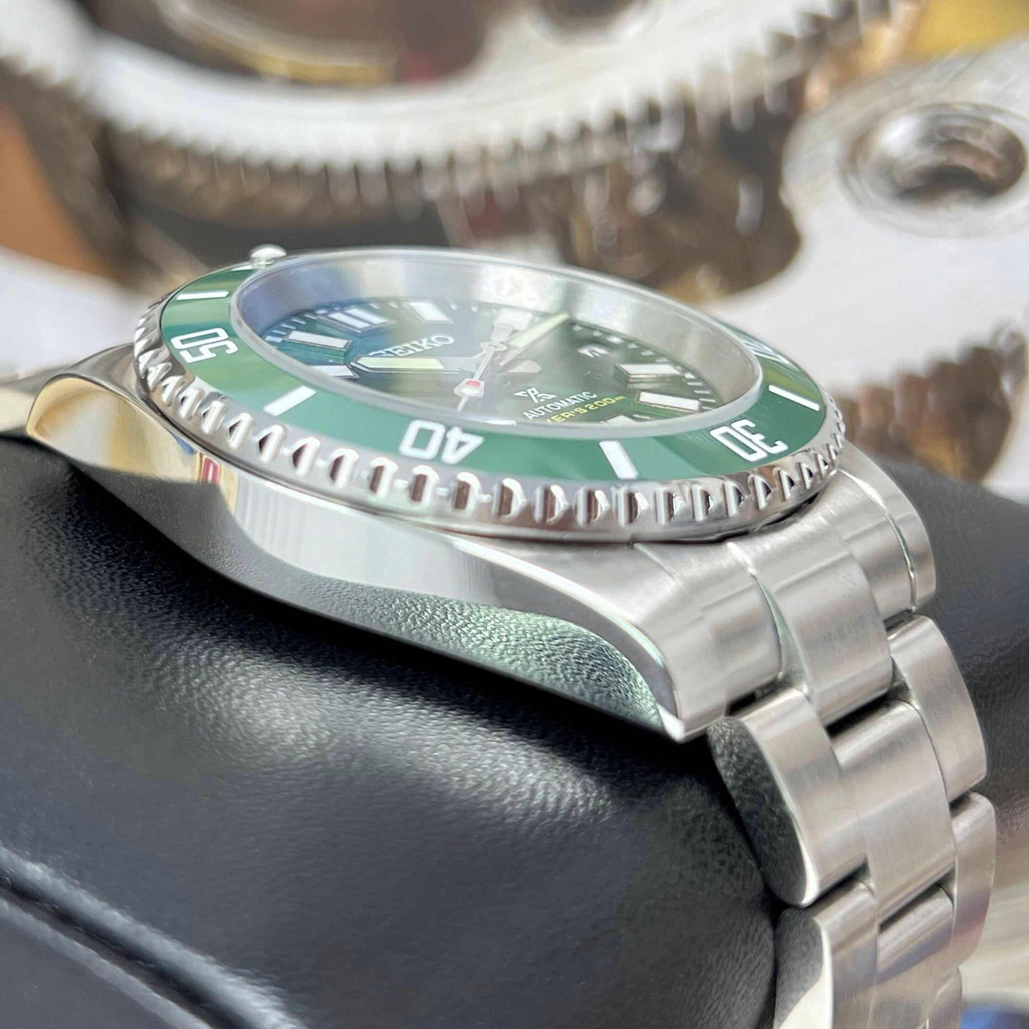 Custom Hulk Max Sub | Stainless Steel Sport Watch | Sapphire Crystal | Oyst Steel Bracelet | Green Ceramic Bezel | Mod