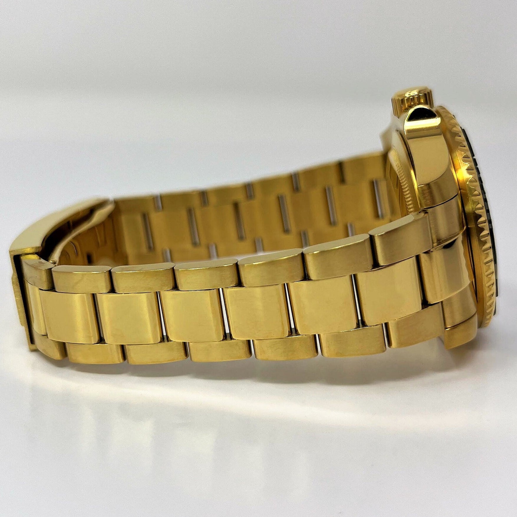 Custom Gold Yacht - Gold and Black Custom Built | Dive Watch | Yachting | Yellow Gold | Mod | Custom Mod | Watch Mod | Diver