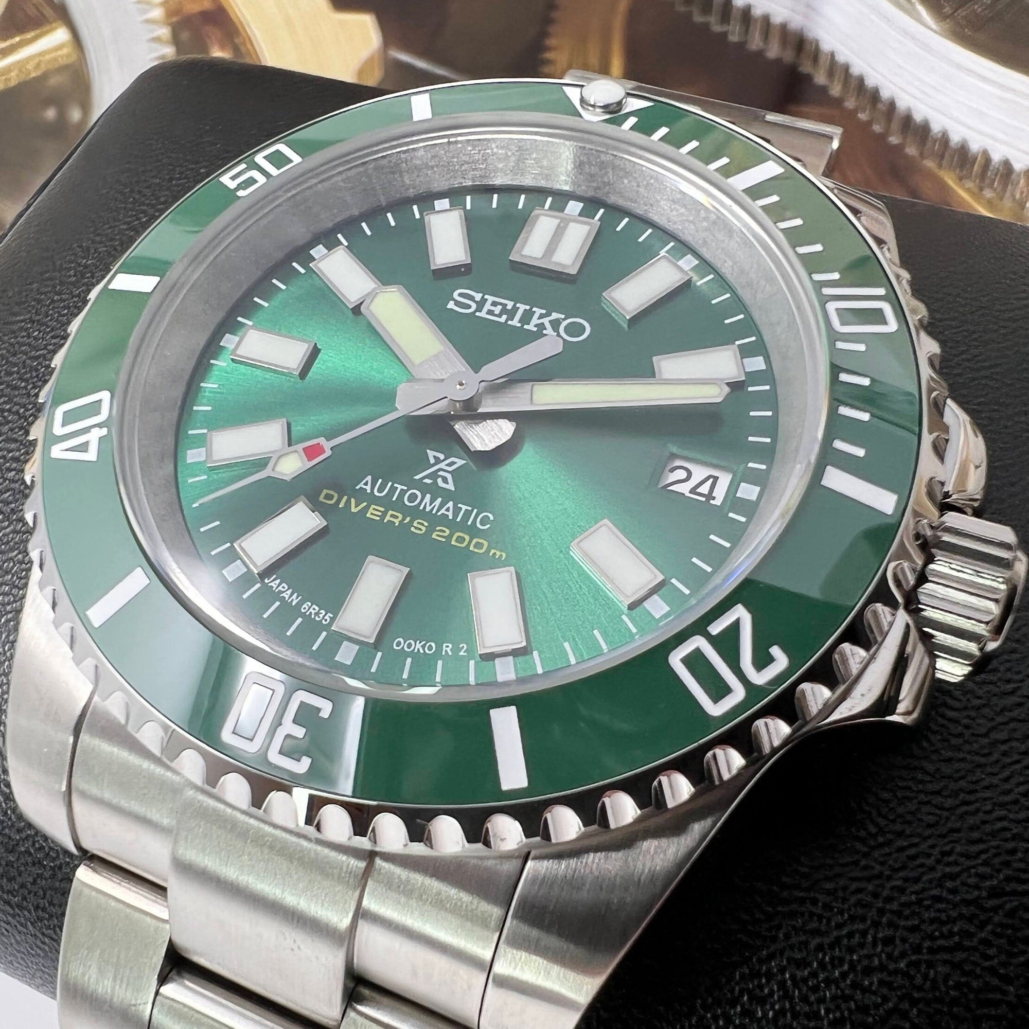 Custom Hulk Max Sub | Stainless Steel Sport Watch | Sapphire Crystal | Oyst Steel Bracelet | Green Ceramic Bezel | Mod