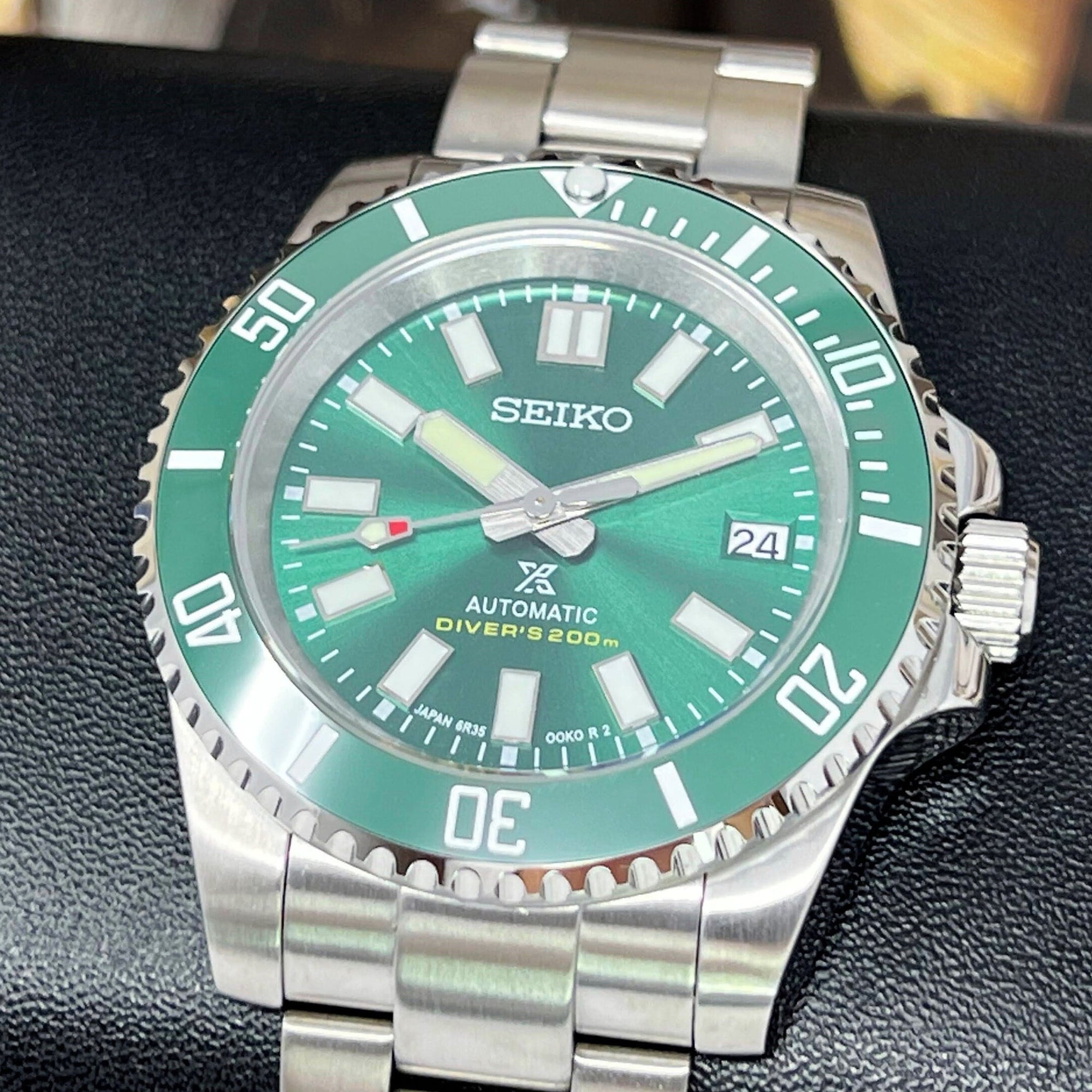 Custom Hulk Max Sub | Stainless Steel Sport Watch | Sapphire Crystal | Oyst Steel Bracelet | Green Ceramic Bezel | Mod