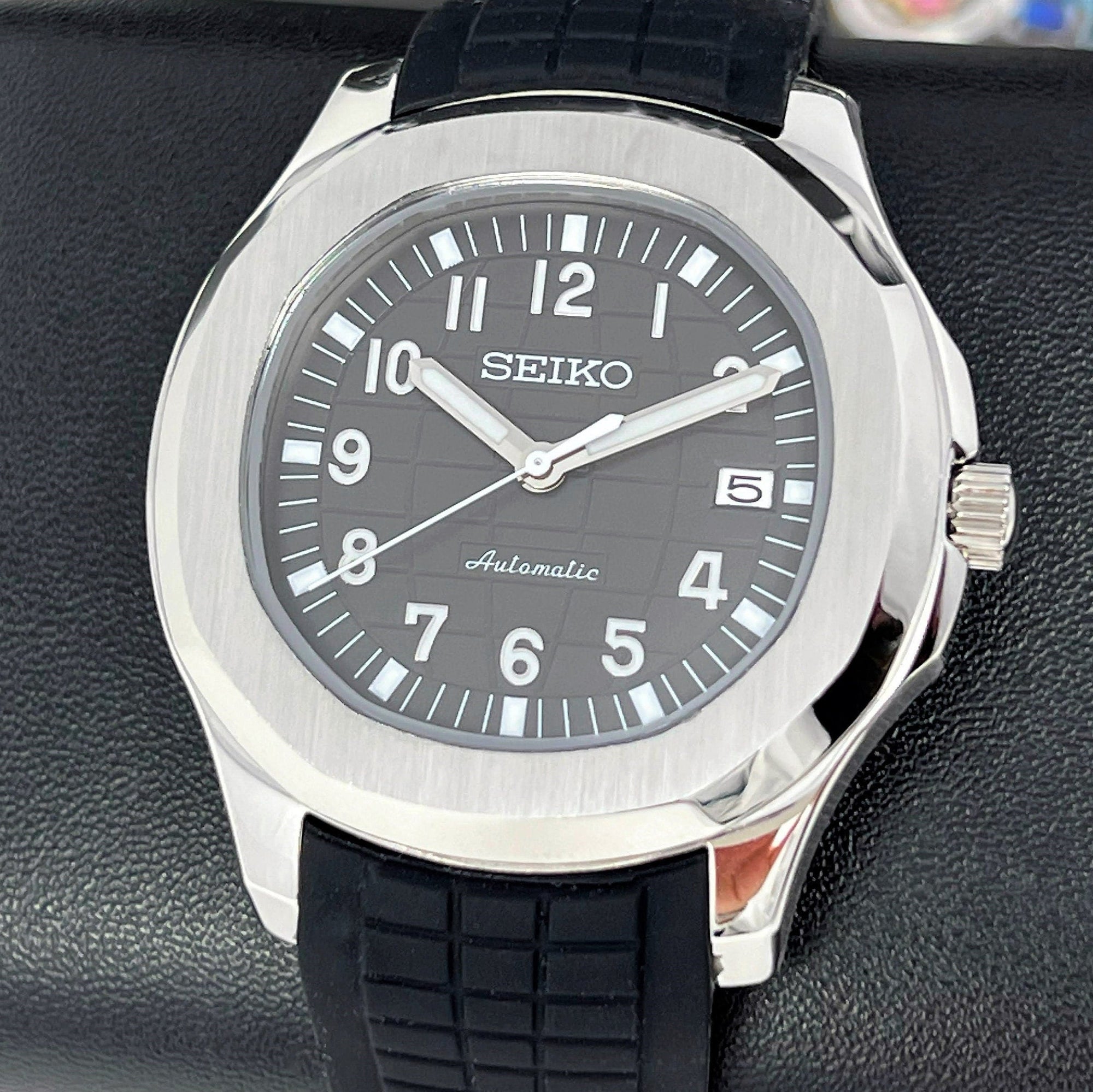 Seikonaut - Luxury Black on Rubber - Modern Automatic Watch with Sapphire Crystal - Aquanaut