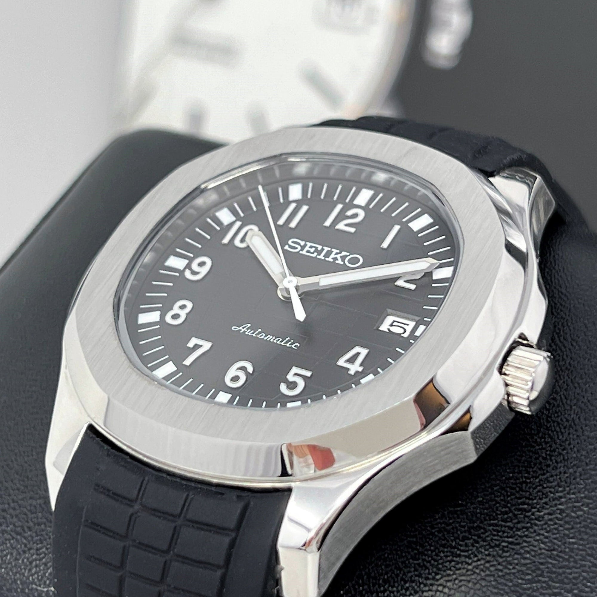 Seikonaut - Luxury Black on Rubber - Modern Automatic Watch with Sapphire Crystal - Aquanaut