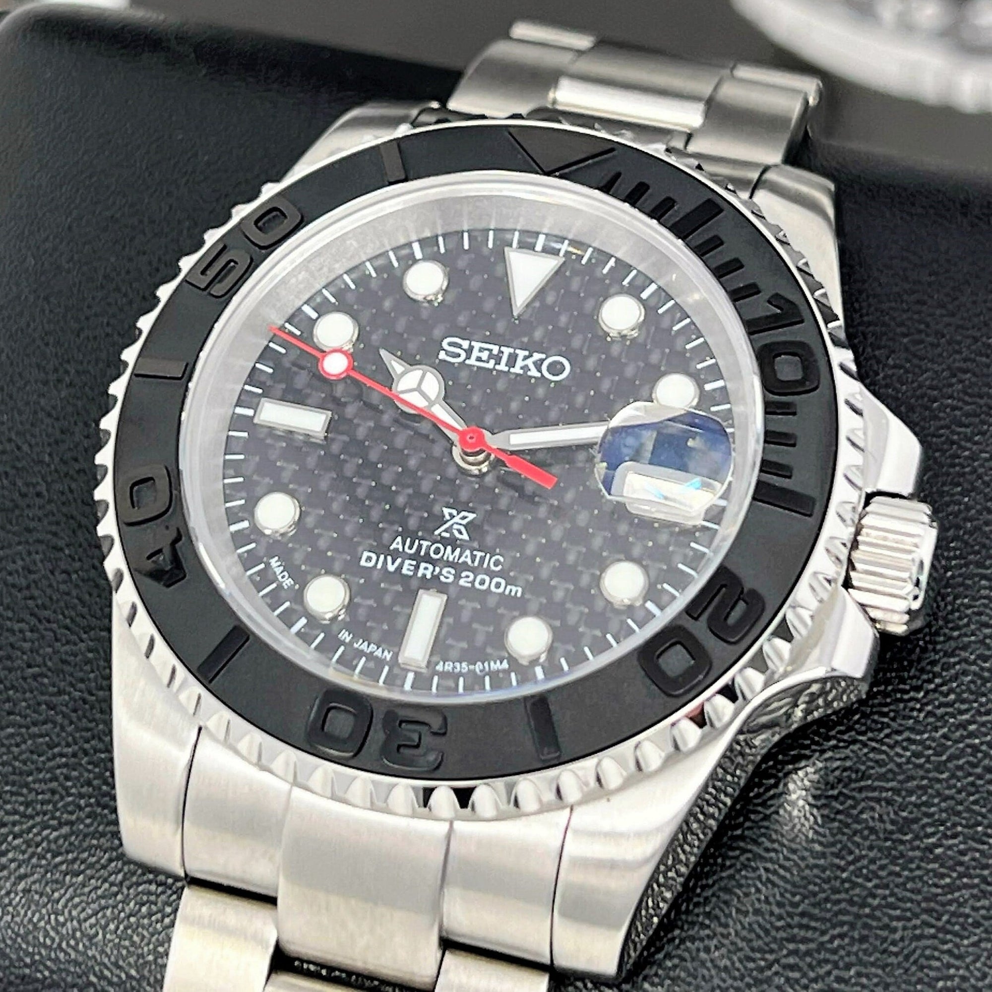 Custom Carbon Fiber Yacht with Red Second Hand | Modern Stainless Steel Sport Watch |