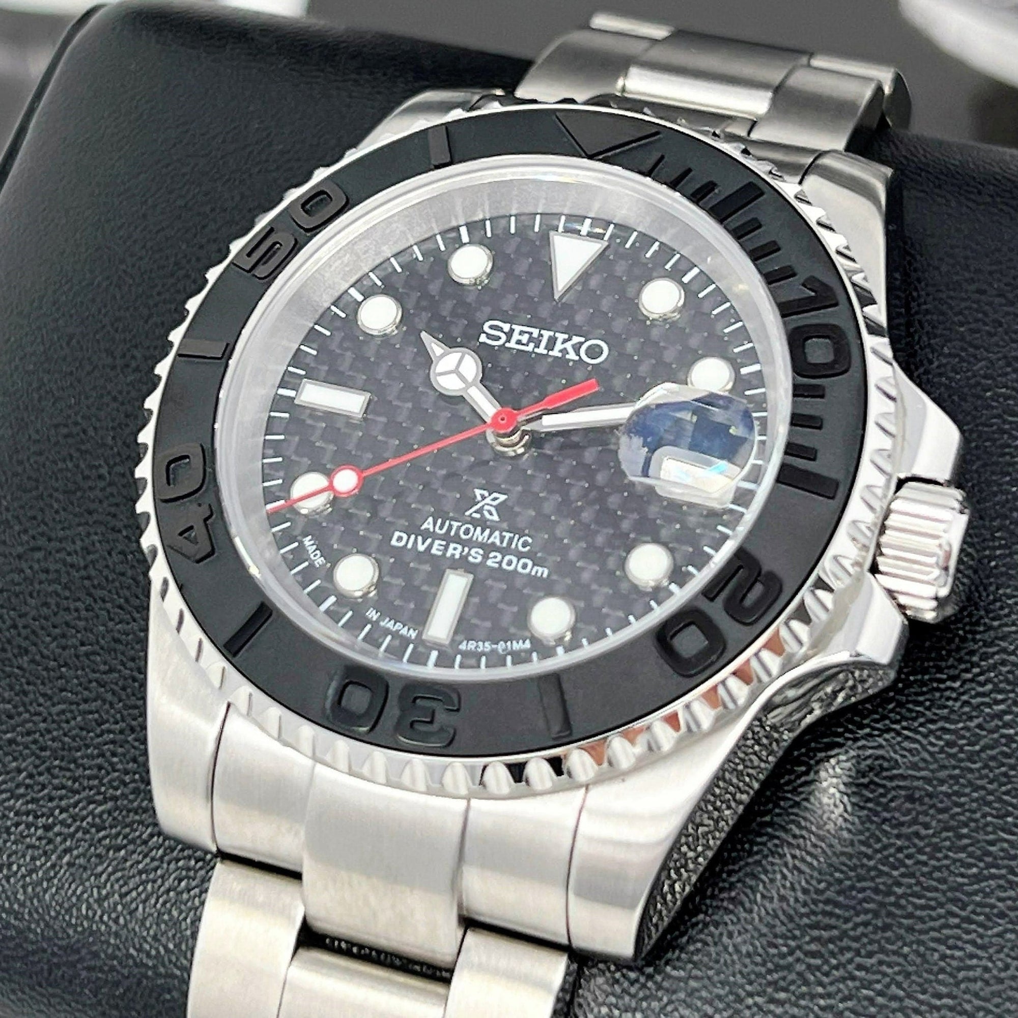 Custom Carbon Fiber Yacht with Red Second Hand | Modern Stainless Steel Sport Watch |