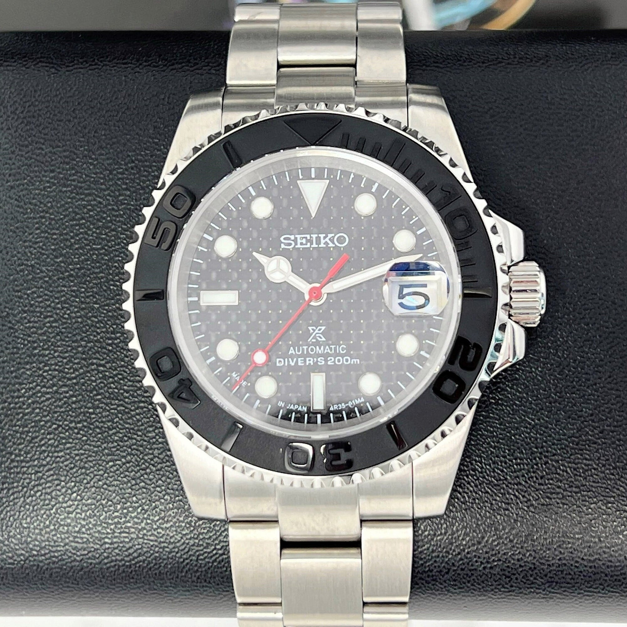 Custom Carbon Fiber Yacht with Red Second Hand | Modern Stainless Steel Sport Watch |