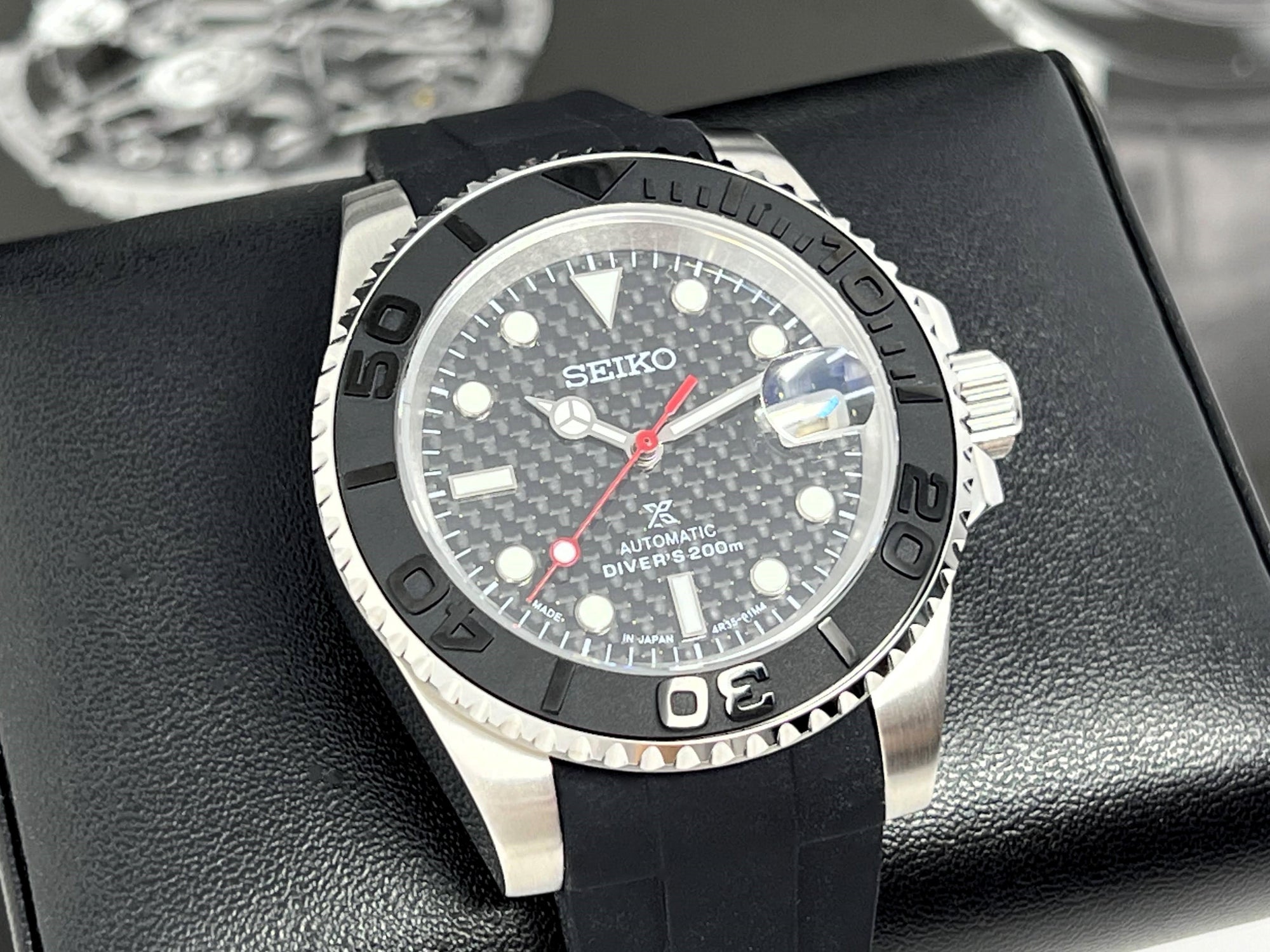 Custom Carbon Fiber Yachtmaster with Red Second Hand | Modern Stainless Steel Sport Watch |
