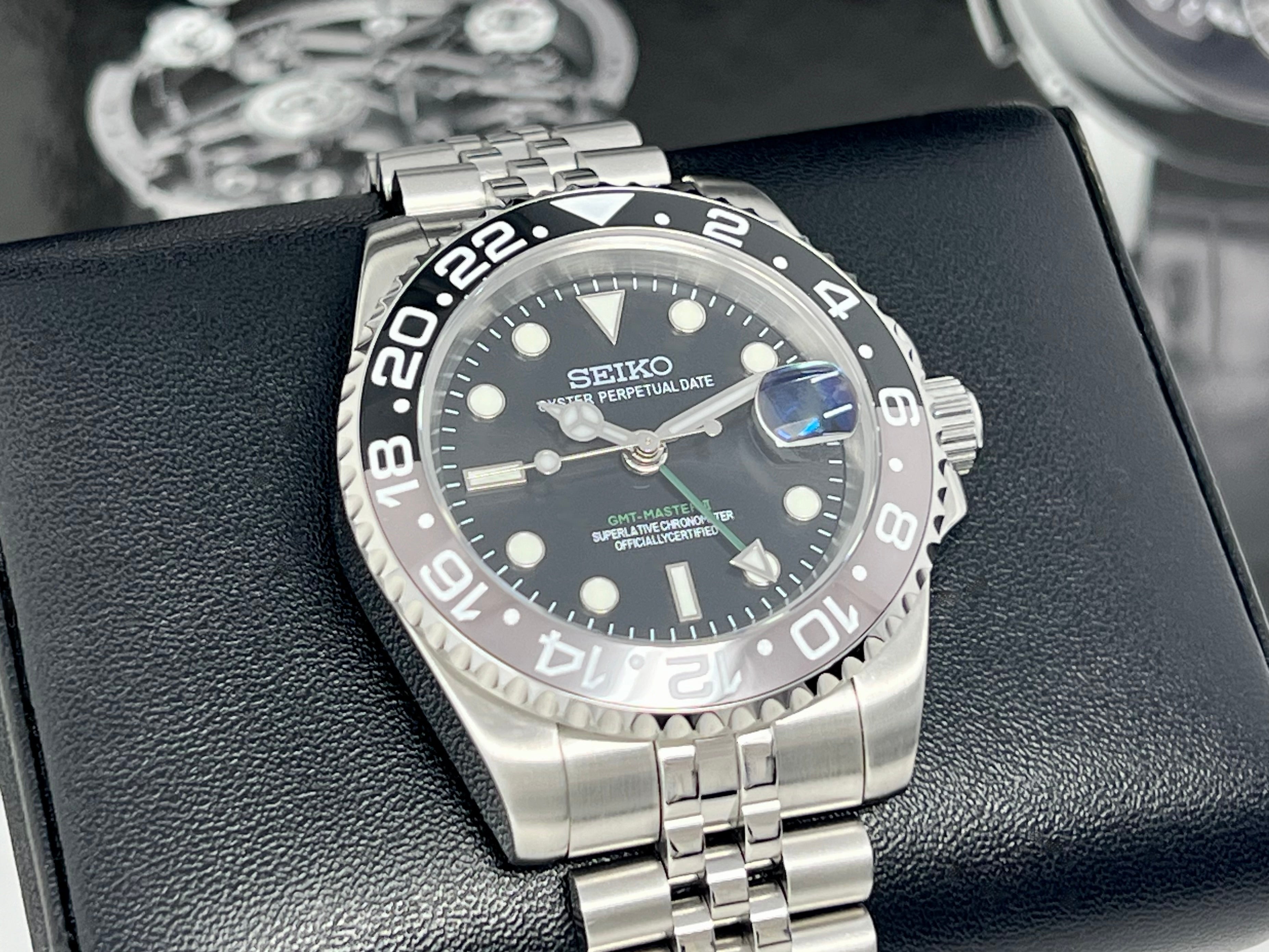 Custom Bruce Wayne GMT | Seiko Mod with True GMT Function