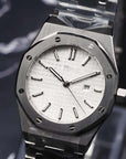 Seikoak white dial watch with silver band