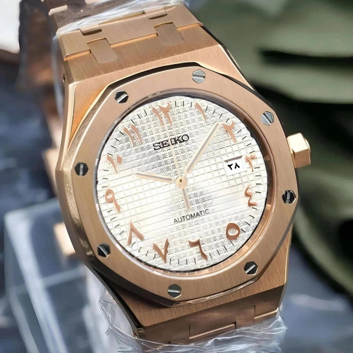 White dial with Rose Gold Dial