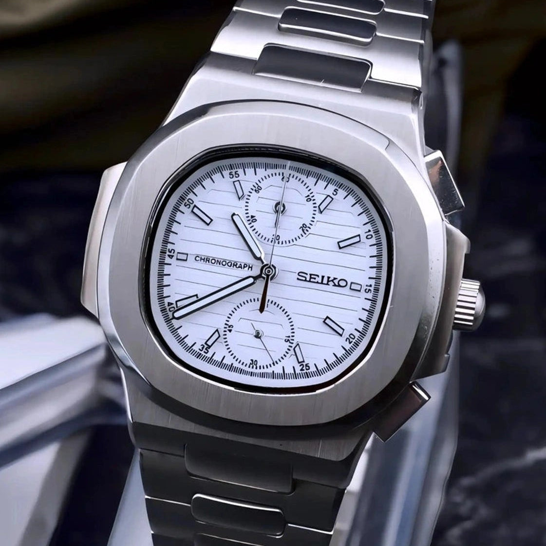 White dial with Silver Band