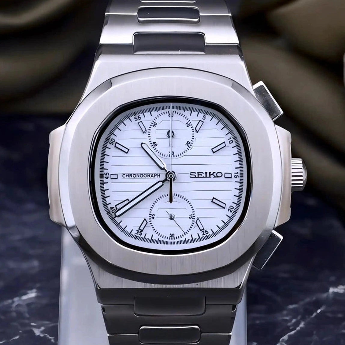 White dial with Silver Band