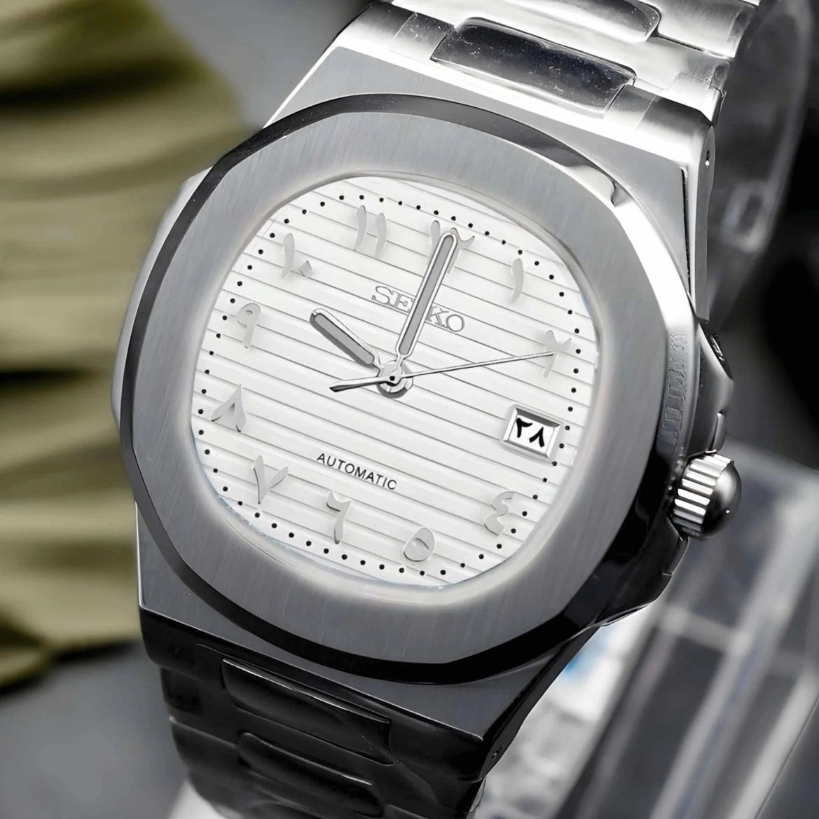 Arabic White dial with silver band