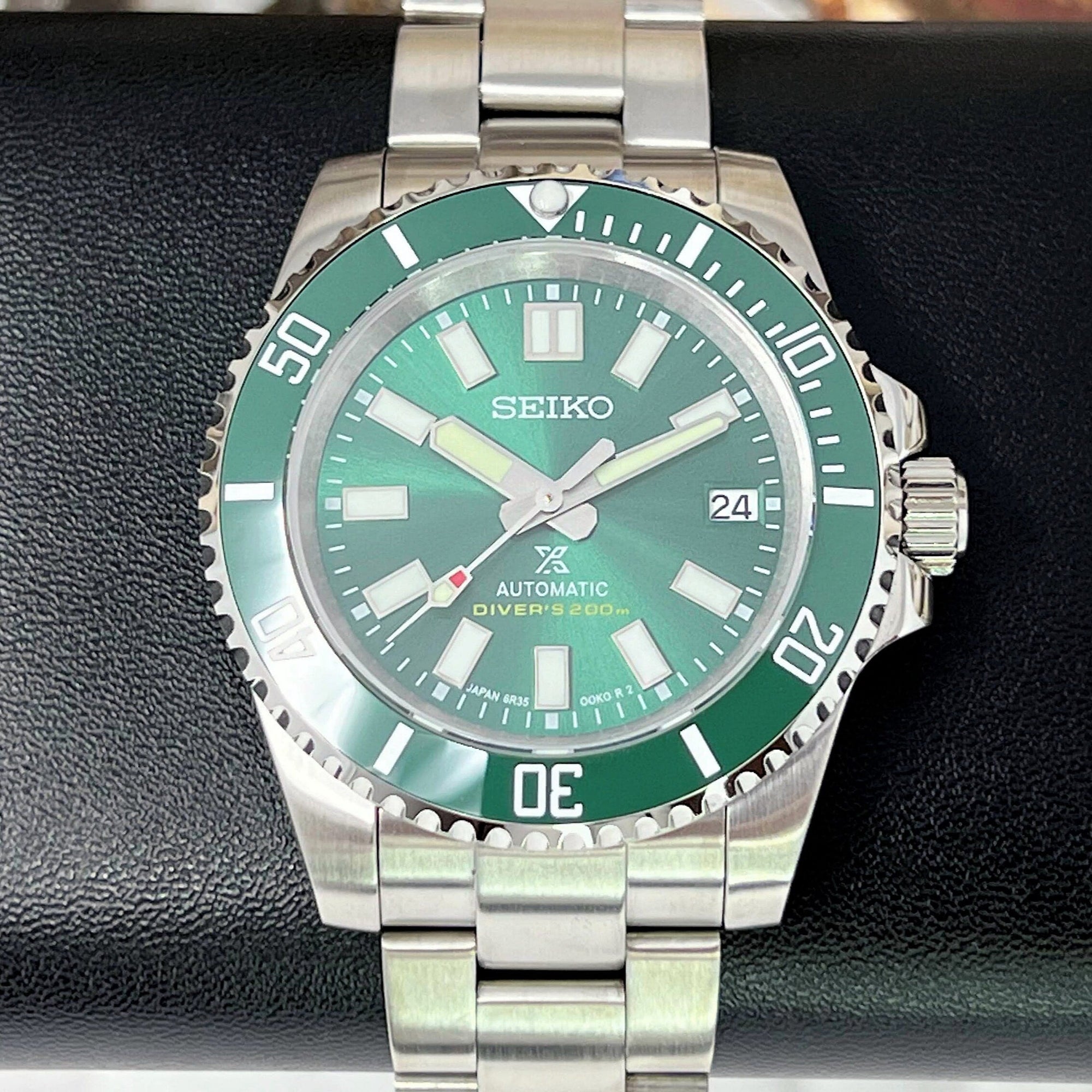 Custom Hulk Max Sub | Stainless Steel Sport Watch | Sapphire Crystal | Oyst Steel Bracelet | Green Ceramic Bezel | Mod