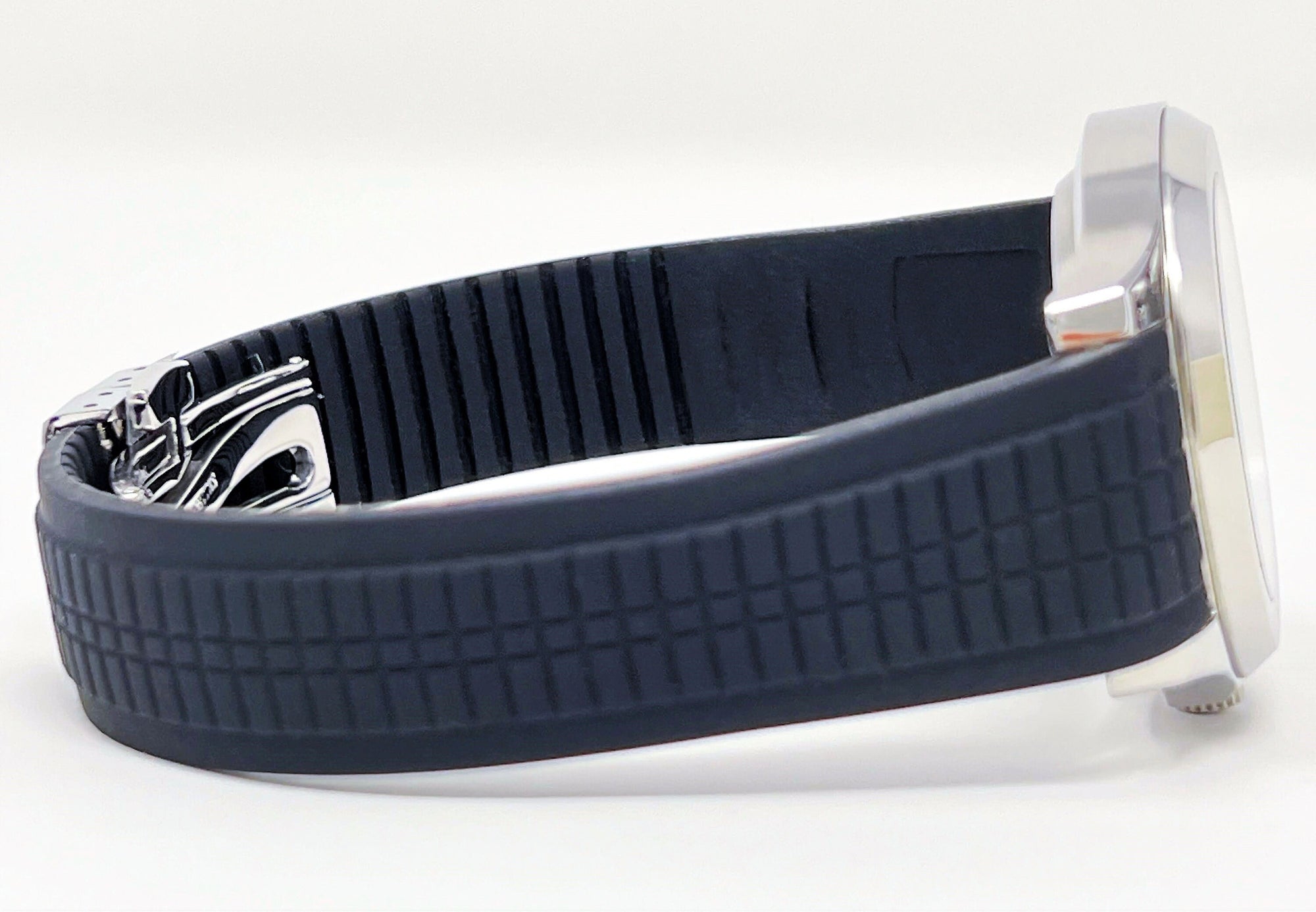 Seikonaut - Luxury Black on Rubber - Modern Automatic Watch with Sapphire Crystal