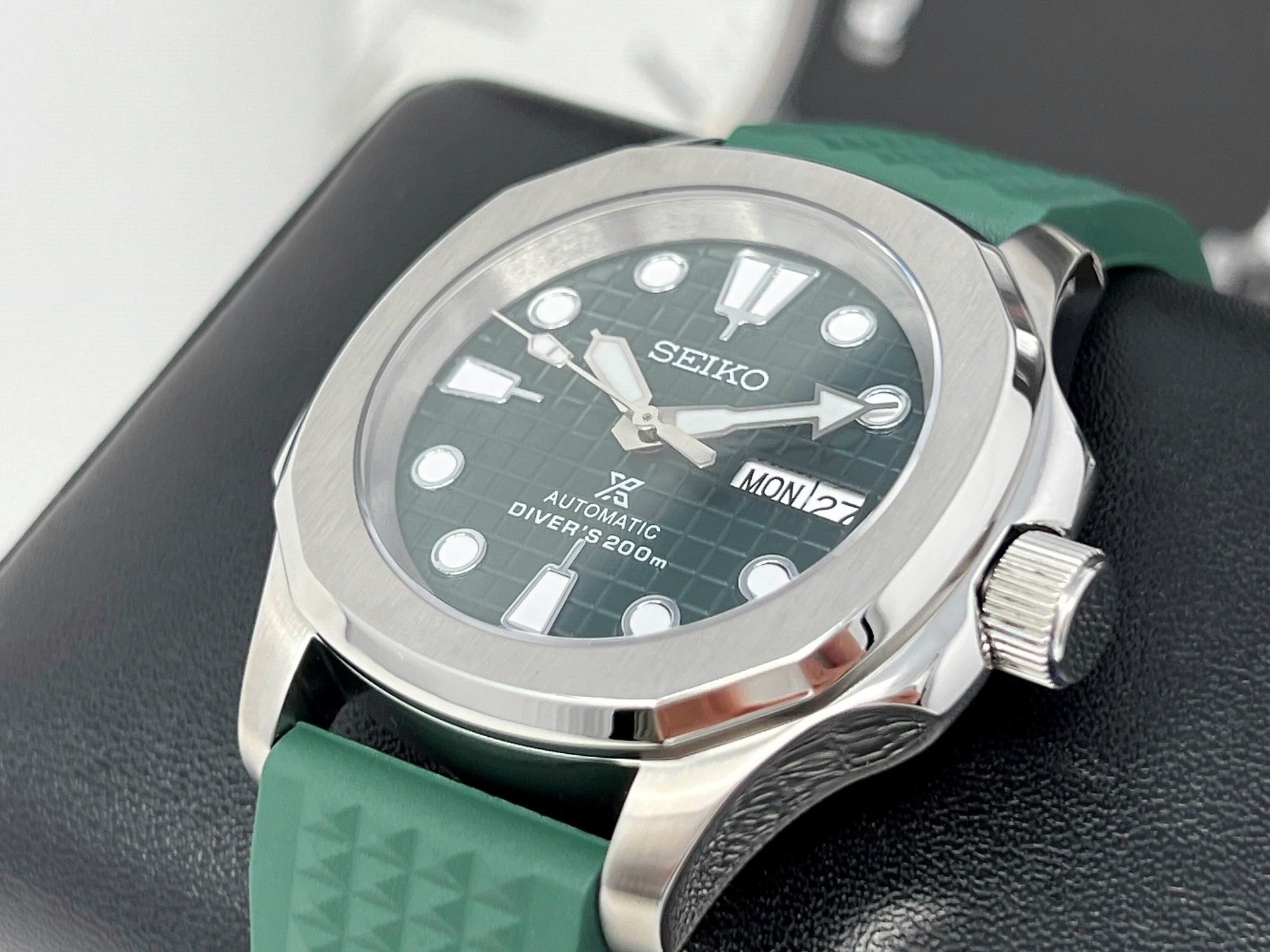 Seikonaut Green Modern Diver - Seiko Mod | Seiko Turtle Dial | NH36 Day Date Automatic | Rubber Dive Watch | Sport Watch | Men&#39;s Watch