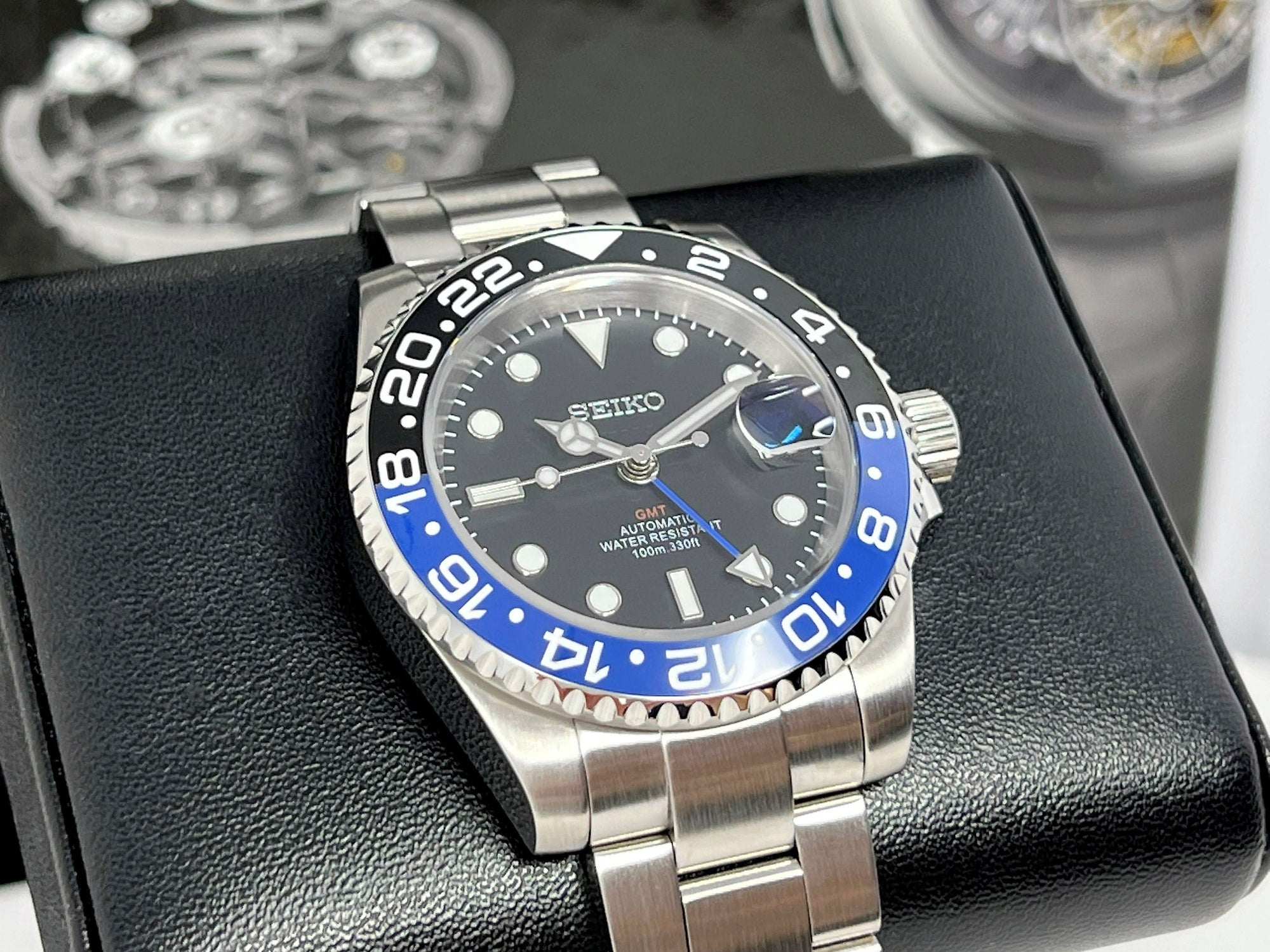 Seiko Batman - True GMT 4 Hand - NH34 - Blue and Black - 41mm - Stainless Steel - Automatic Custom Watch | Seiko Mod | Watch Mod