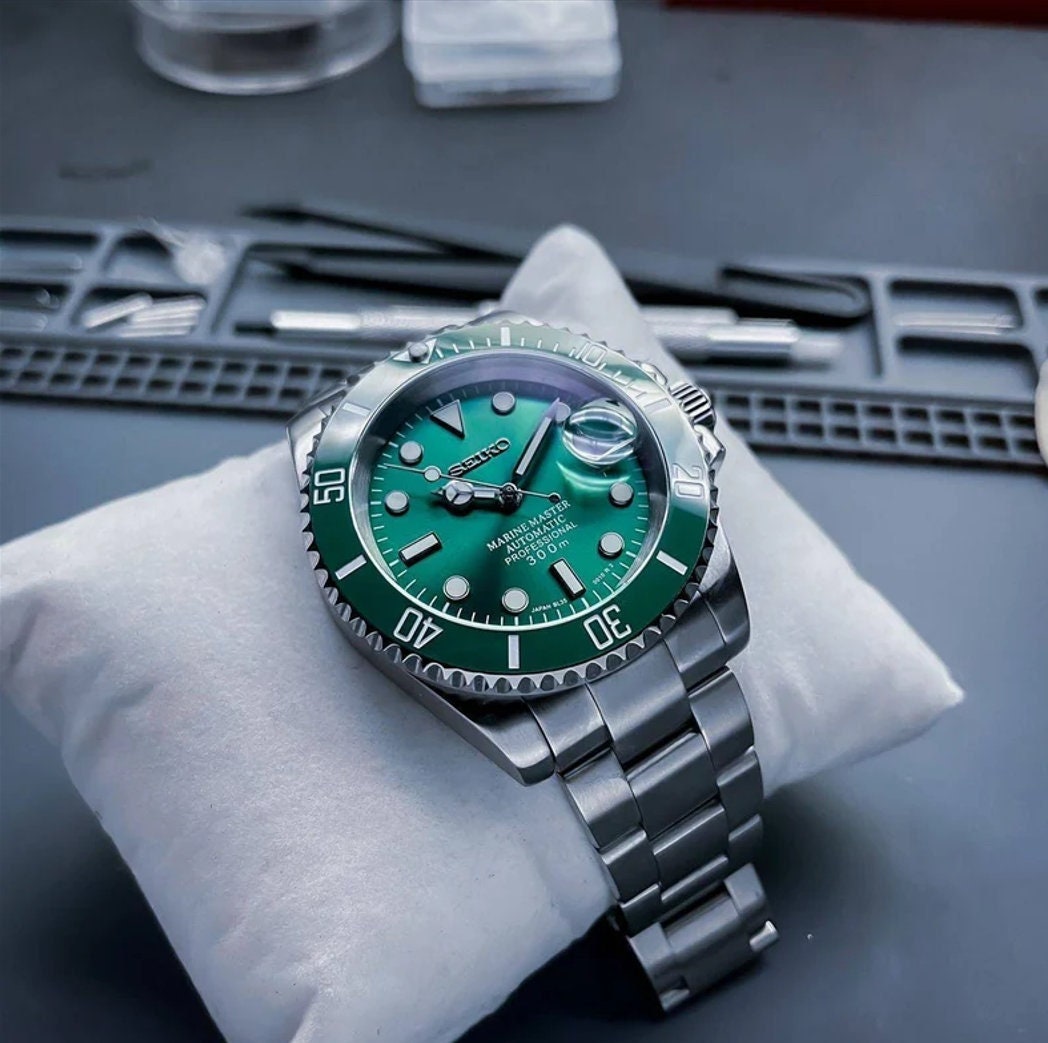 Seiko Hulk Submariner - Green Sunburst Green Bezel | Stainless Steel | Sapphire Crystal | NH35 Movement | Custom Build Seiko Mod | Watch Mod