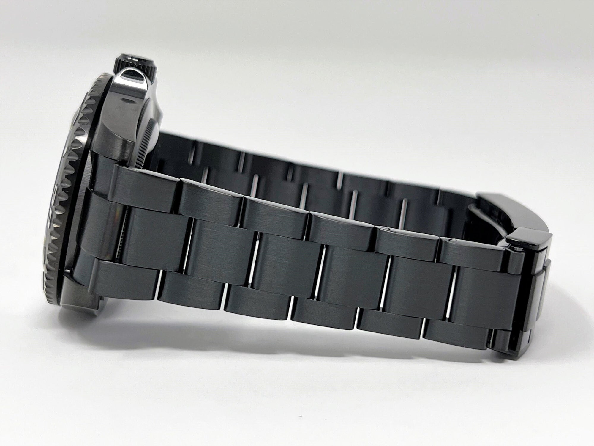 Seiko Stealth Rainbow Dial 2023 | Black with Sapphire Crystal | Oyster Steel Bracelet | Colorful Indices | Color | Lightning | Watch Mod