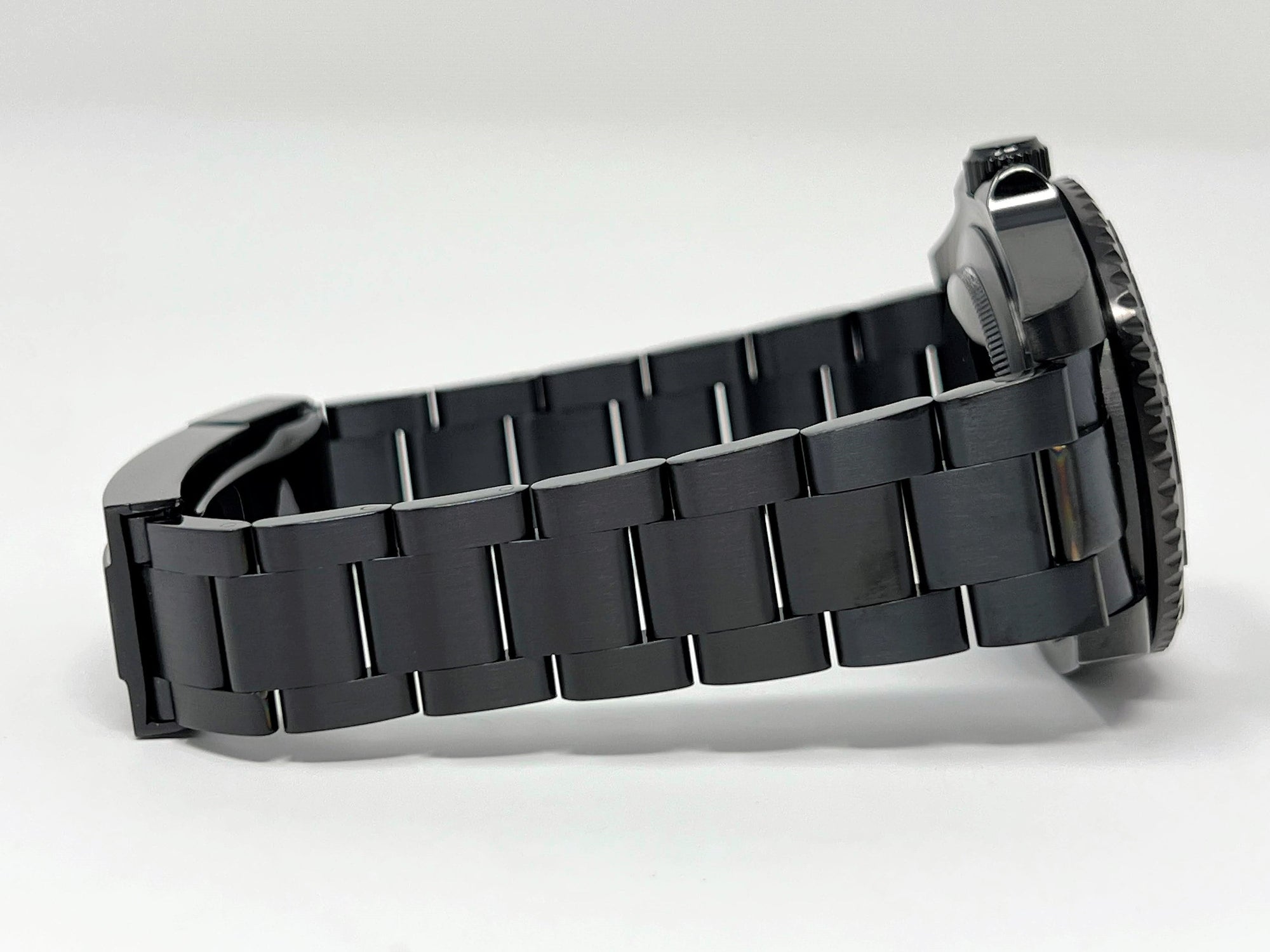 Seiko Stealth Rainbow Dial 2023 | Black with Sapphire Crystal | Oyster Steel Bracelet | Colorful Indices | Color | Lightning | Watch Mod
