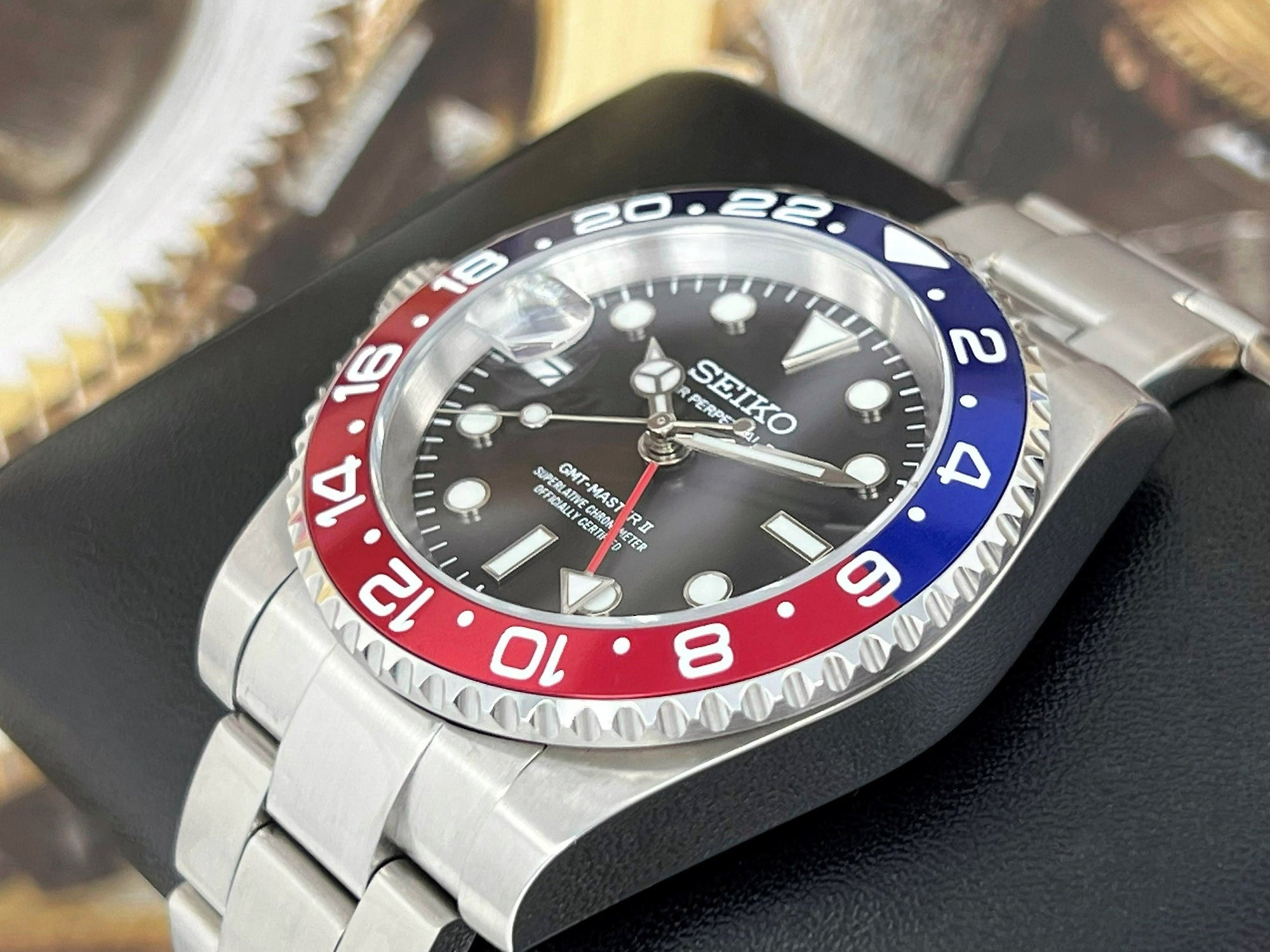 Seiko Pepsi Full GMT - Left Hand | Blue and Red | NH34 movement | 41mm | Timezone | Automatic Custom Watch | Watch Mod | Destro | South Paw