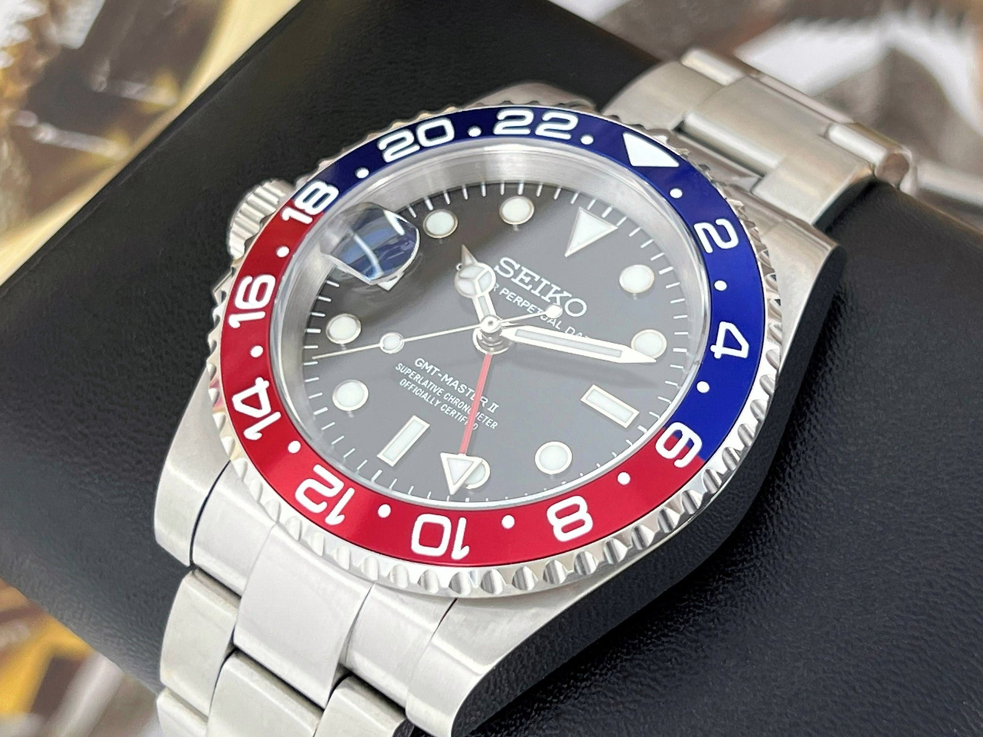 Seiko Pepsi Full GMT - Left Hand | Blue and Red | NH34 movement | 41mm | Timezone | Automatic Custom Watch | Watch Mod | Destro | South Paw